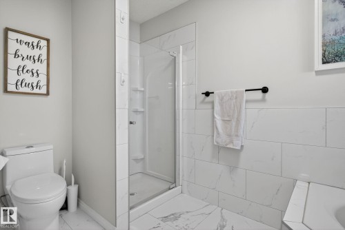 7224 158 Avenue, Edmonton, AB - Indoor Photo Showing Bathroom