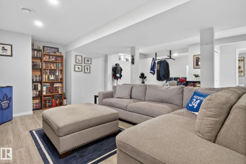 7224 158 Avenue, Edmonton, AB - Indoor Photo Showing Living Room