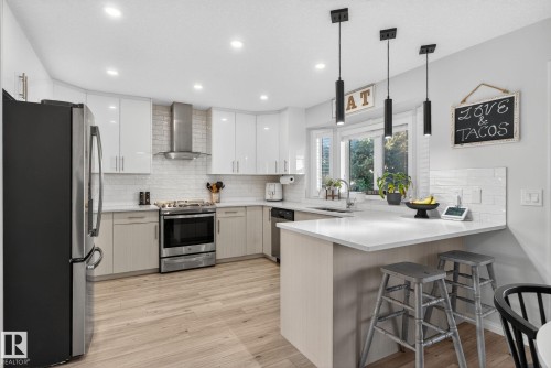 7224 158 Avenue, Edmonton, AB - Indoor Photo Showing Kitchen With Upgraded Kitchen