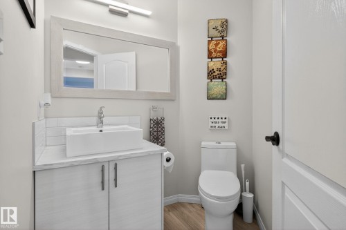 7224 158 Avenue, Edmonton, AB - Indoor Photo Showing Bathroom