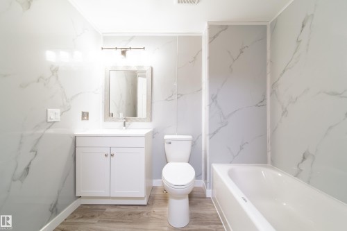 14075 30 Street, Edmonton, AB - Indoor Photo Showing Bathroom