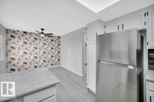 13618 27 Street Nw, Edmonton, AB - Indoor Photo Showing Other Room