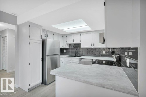 13618 27 Street Nw, Edmonton, AB - Indoor Photo Showing Kitchen