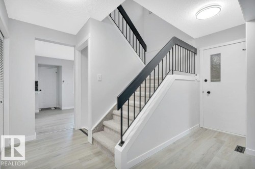 13618 27 Street Nw, Edmonton, AB - Indoor Photo Showing Other Room