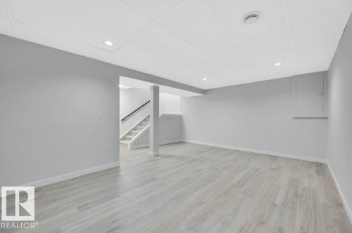 13618 27 Street Nw, Edmonton, AB - Indoor Photo Showing Other Room