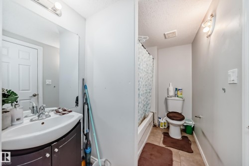 2 12042 101 Street, Edmonton, AB - Indoor Photo Showing Bathroom