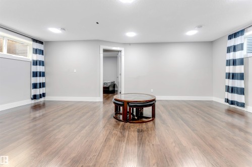 3363 16B Avenue, Edmonton, AB - Indoor Photo Showing Other Room