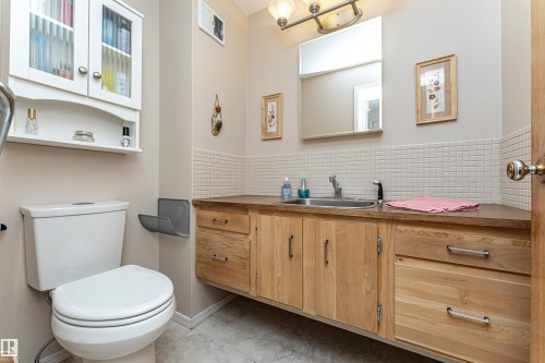 8204 163 Street, Edmonton, AB - Indoor Photo Showing Bathroom