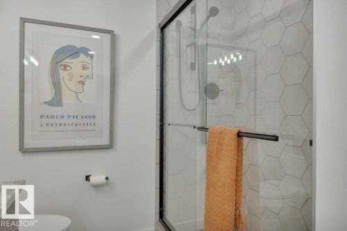 14112 59 Avenue, Edmonton, AB - Indoor Photo Showing Bathroom