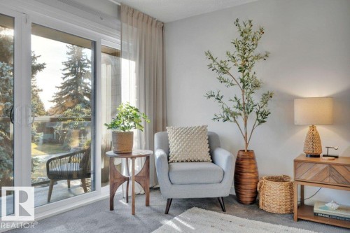 14112 59 Avenue, Edmonton, AB - Indoor Photo Showing Living Room