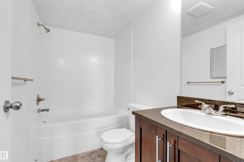 316 3211 James Mowatt Trail, Edmonton, AB - Indoor Photo Showing Bathroom