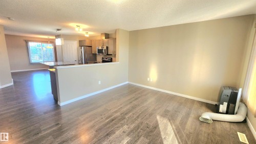 32 1030 Chappelle Boulevard, Edmonton, AB - Indoor Photo Showing Other Room