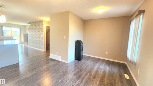 32 1030 Chappelle Boulevard, Edmonton, AB - Indoor Photo Showing Other Room