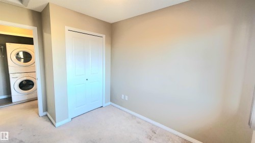 32 1030 Chappelle Boulevard, Edmonton, AB - Indoor Photo Showing Other Room