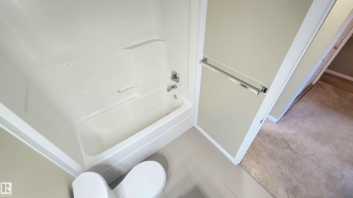 32 1030 Chappelle Boulevard, Edmonton, AB - Indoor Photo Showing Other Room