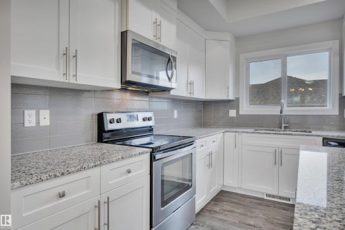 169 Robinson Drive, Leduc, AB - Indoor Photo Showing Kitchen With Upgraded Kitchen