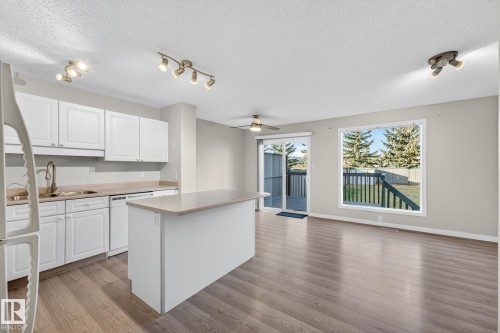 1094 Barnes Way, Edmonton, AB - Indoor Photo Showing Kitchen