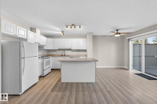 1094 Barnes Way, Edmonton, AB - Indoor Photo Showing Kitchen