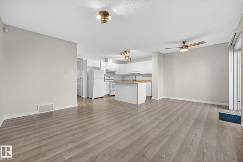 1094 Barnes Way, Edmonton, AB - Indoor Photo Showing Kitchen