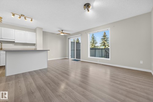 1094 Barnes Way, Edmonton, AB - Indoor Photo Showing Kitchen