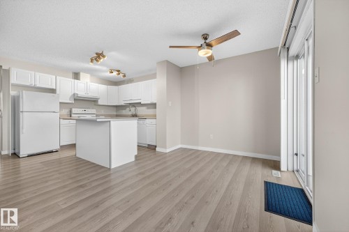 1094 Barnes Way, Edmonton, AB - Indoor Photo Showing Kitchen