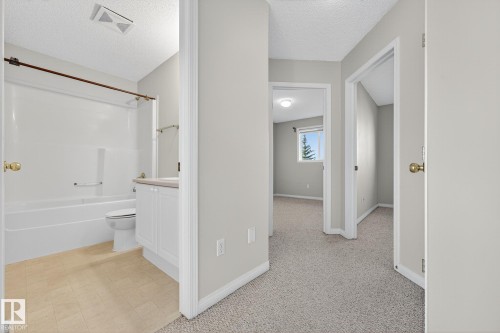 1094 Barnes Way, Edmonton, AB - Indoor Photo Showing Other Room