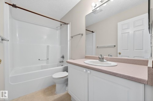 1094 Barnes Way, Edmonton, AB - Indoor Photo Showing Bathroom