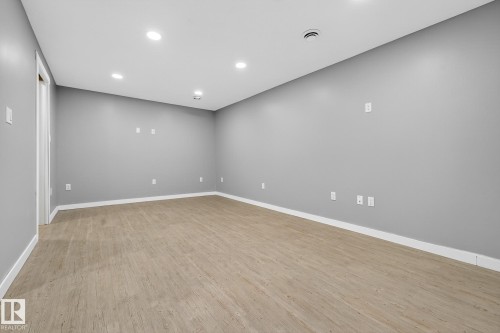 1094 Barnes Way, Edmonton, AB - Indoor Photo Showing Other Room