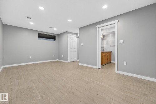 1094 Barnes Way, Edmonton, AB - Indoor