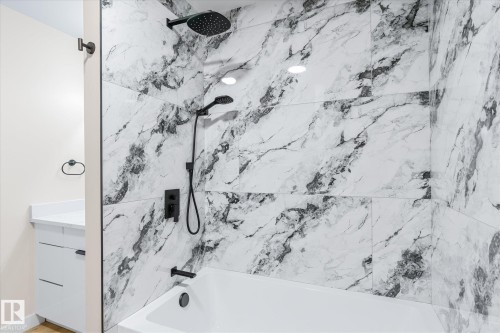 6510 184 Street, Edmonton, AB - Indoor Photo Showing Bathroom