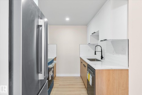 6510 184 Street, Edmonton, AB - Indoor Photo Showing Kitchen With Stainless Steel Kitchen With Upgraded Kitchen
