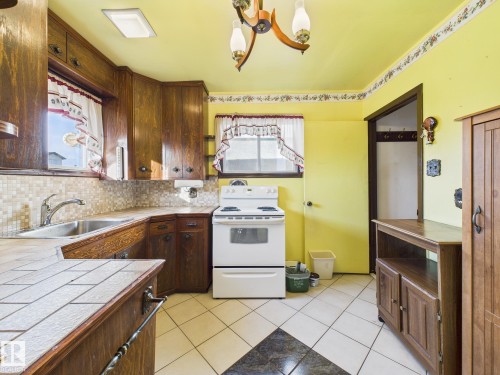 9917 159 Street, Edmonton, AB - Indoor Photo Showing Kitchen
