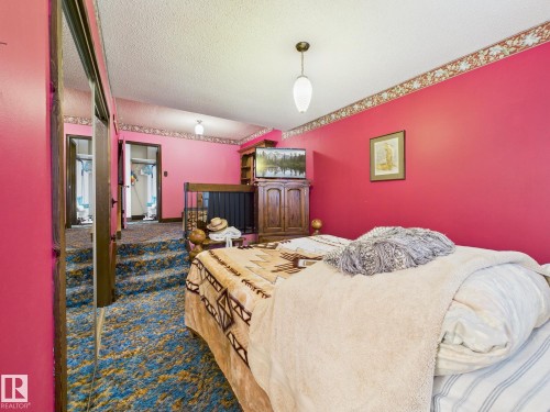 9917 159 Street, Edmonton, AB - Indoor Photo Showing Bedroom