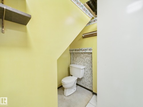9917 159 Street, Edmonton, AB - Indoor Photo Showing Bathroom