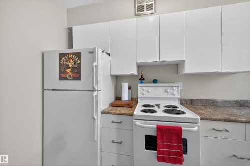 216 10160 114 Street, Edmonton, AB - Indoor Photo Showing Kitchen