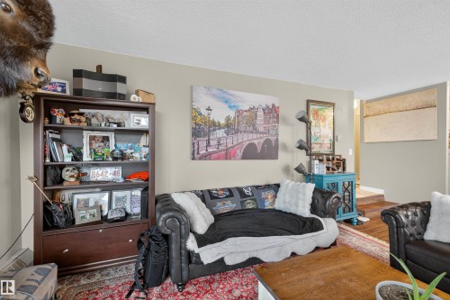 216 10160 114 Street, Edmonton, AB - Indoor Photo Showing Living Room