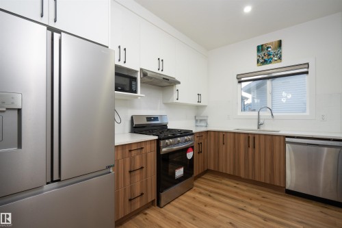 2126 209A Street, Edmonton, AB - Indoor Photo Showing Kitchen