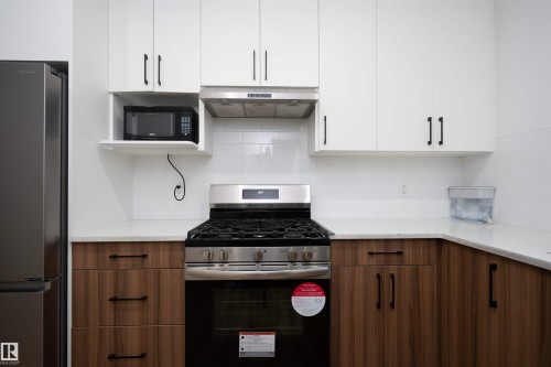 2126 209A Street, Edmonton, AB - Indoor Photo Showing Kitchen