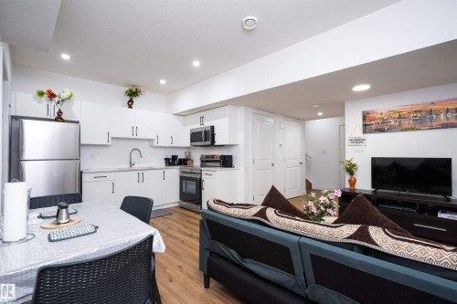 2126 209A Street, Edmonton, AB - Indoor Photo Showing Other Room