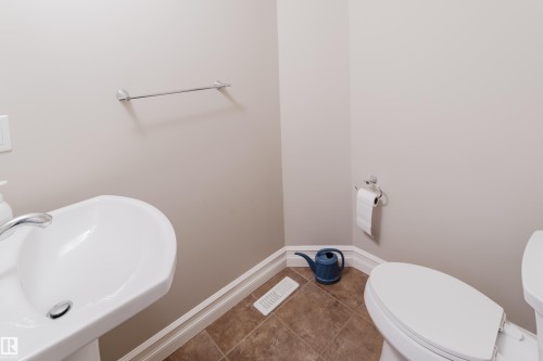 16730 122A Street, Edmonton, AB - Indoor Photo Showing Bathroom