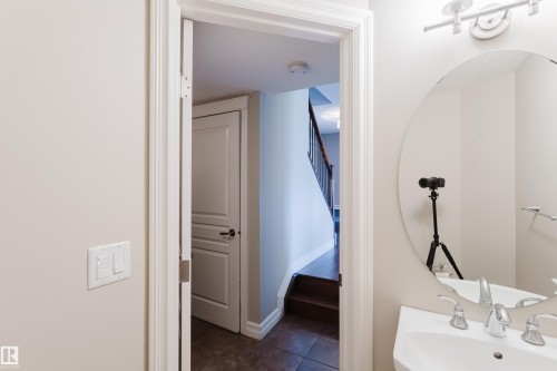 16730 122A Street, Edmonton, AB - Indoor Photo Showing Bathroom