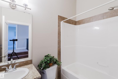 16730 122A Street, Edmonton, AB - Indoor Photo Showing Bathroom