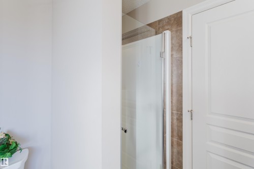 16730 122A Street, Edmonton, AB - Indoor Photo Showing Bathroom