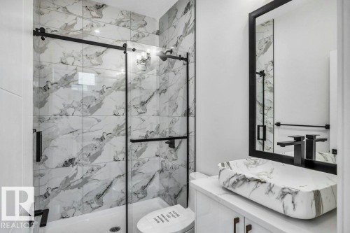 9907 68 Street, Edmonton, AB - Indoor Photo Showing Bathroom