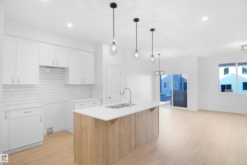 17333 6A Street, Edmonton, AB - Indoor Photo Showing Kitchen With Upgraded Kitchen