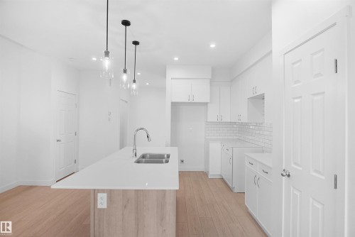 17333 6A Street, Edmonton, AB - Indoor Photo Showing Kitchen With Double Sink With Upgraded Kitchen