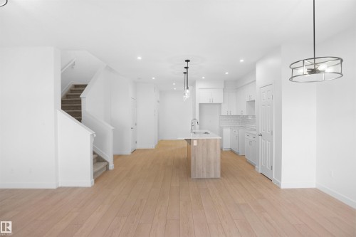 17333 6A Street, Edmonton, AB - Indoor Photo Showing Kitchen