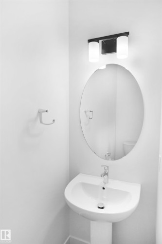 17333 6A Street, Edmonton, AB - Indoor Photo Showing Bathroom