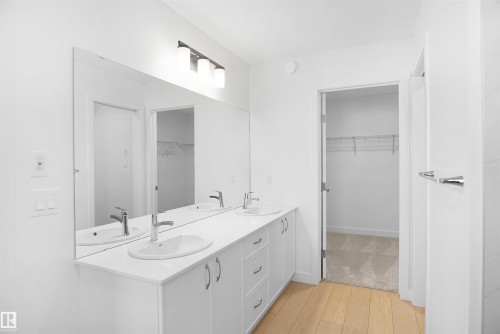 17333 6A Street, Edmonton, AB - Indoor Photo Showing Bathroom