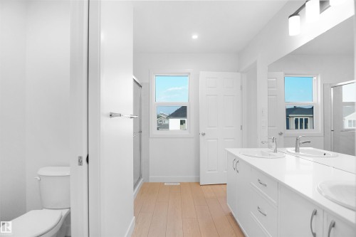17333 6A Street, Edmonton, AB - Indoor Photo Showing Bathroom